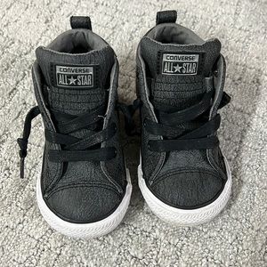 Converse Baby Size 6 Hightop Sneakers